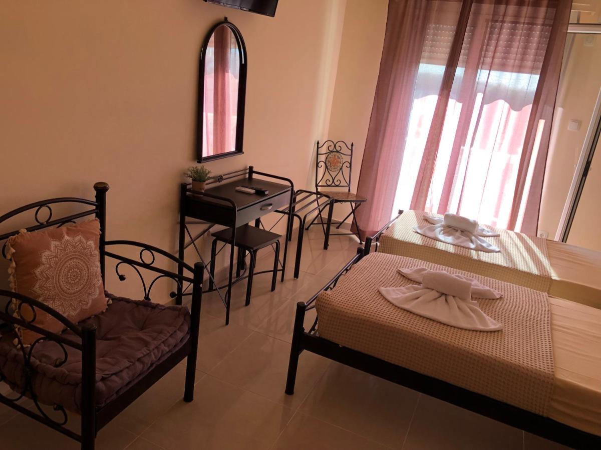 Nikolakakis Rooms Lavrio Exterior photo