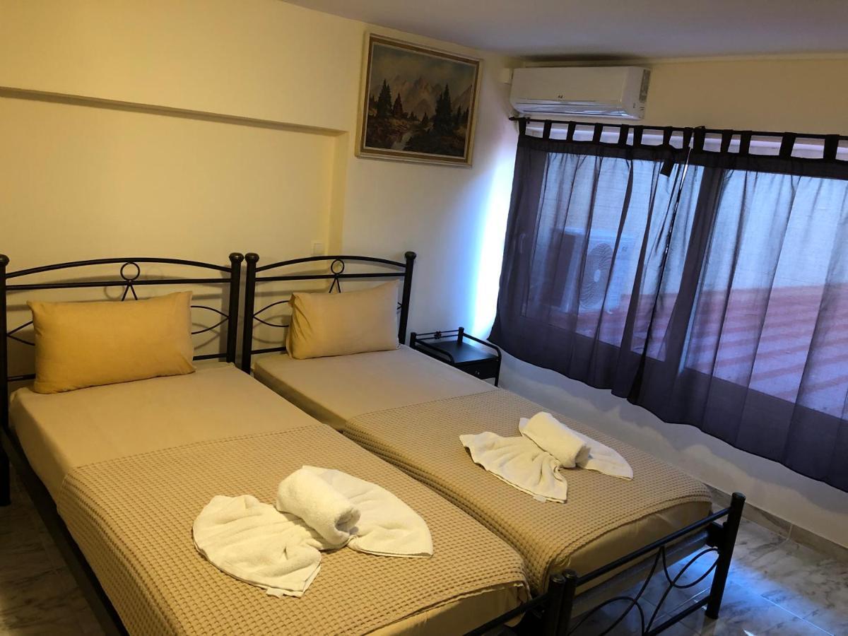 Nikolakakis Rooms Lavrio Exterior photo