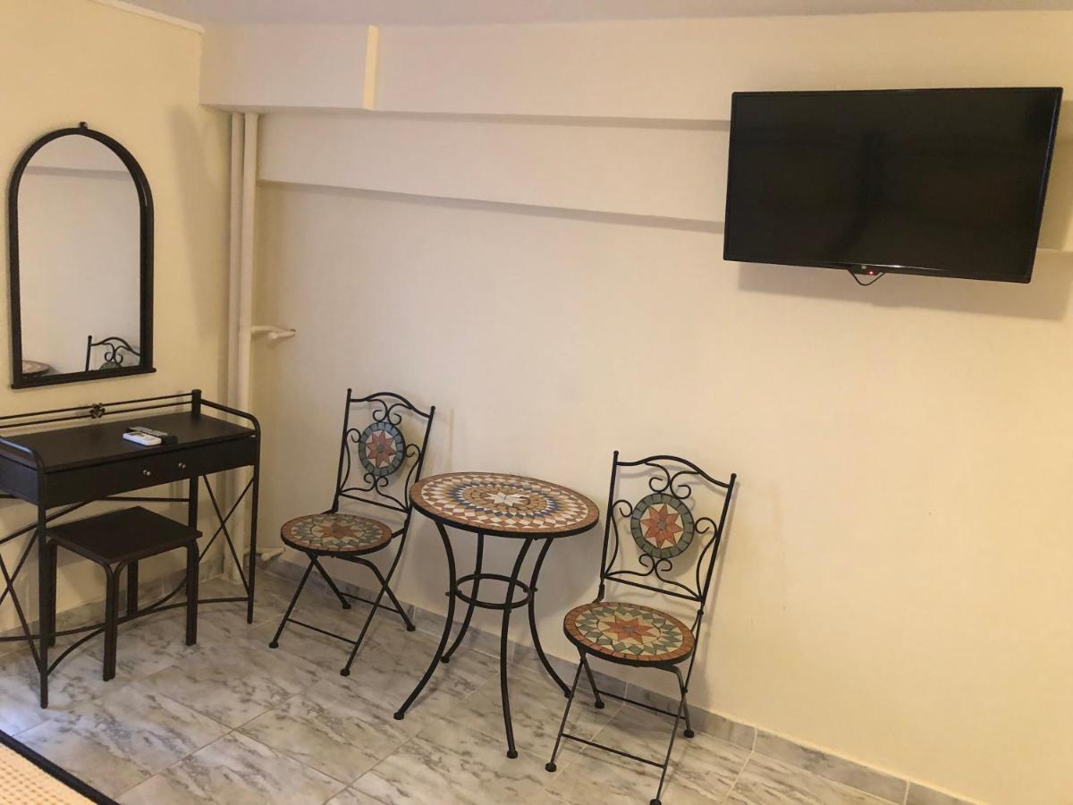 Nikolakakis Rooms Lavrio Exterior photo