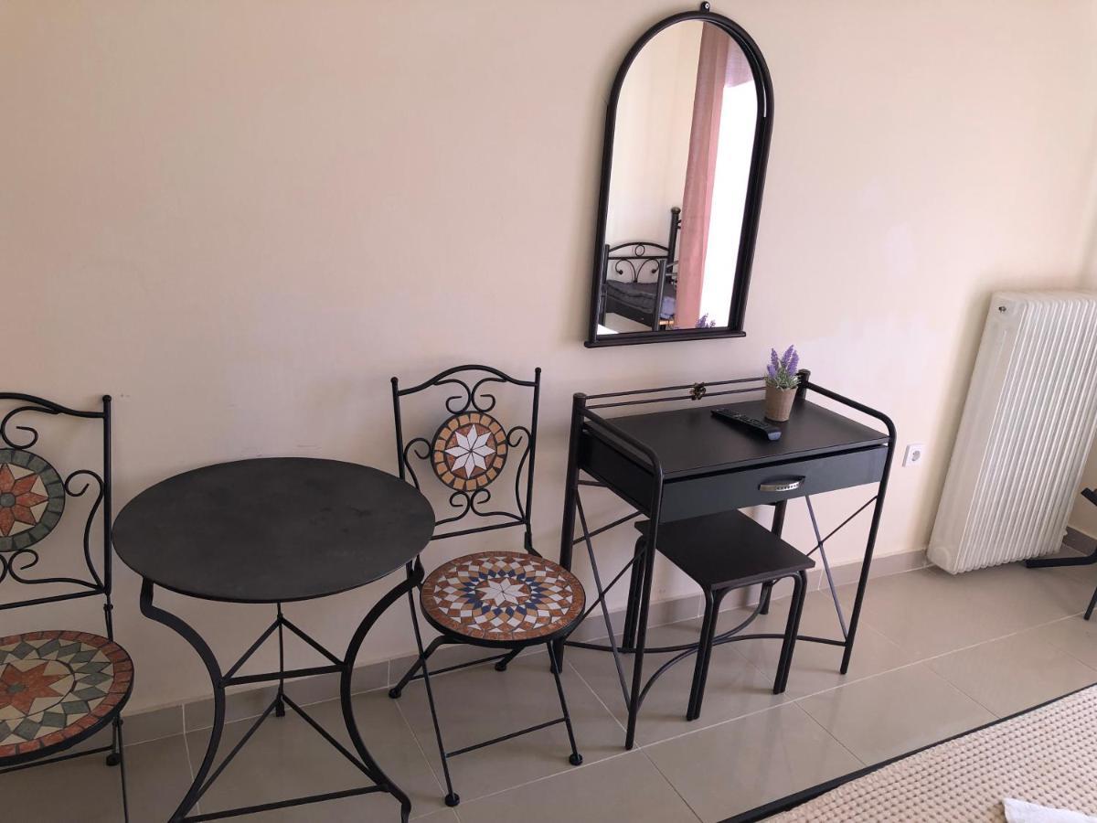 Nikolakakis Rooms Lavrio Exterior photo