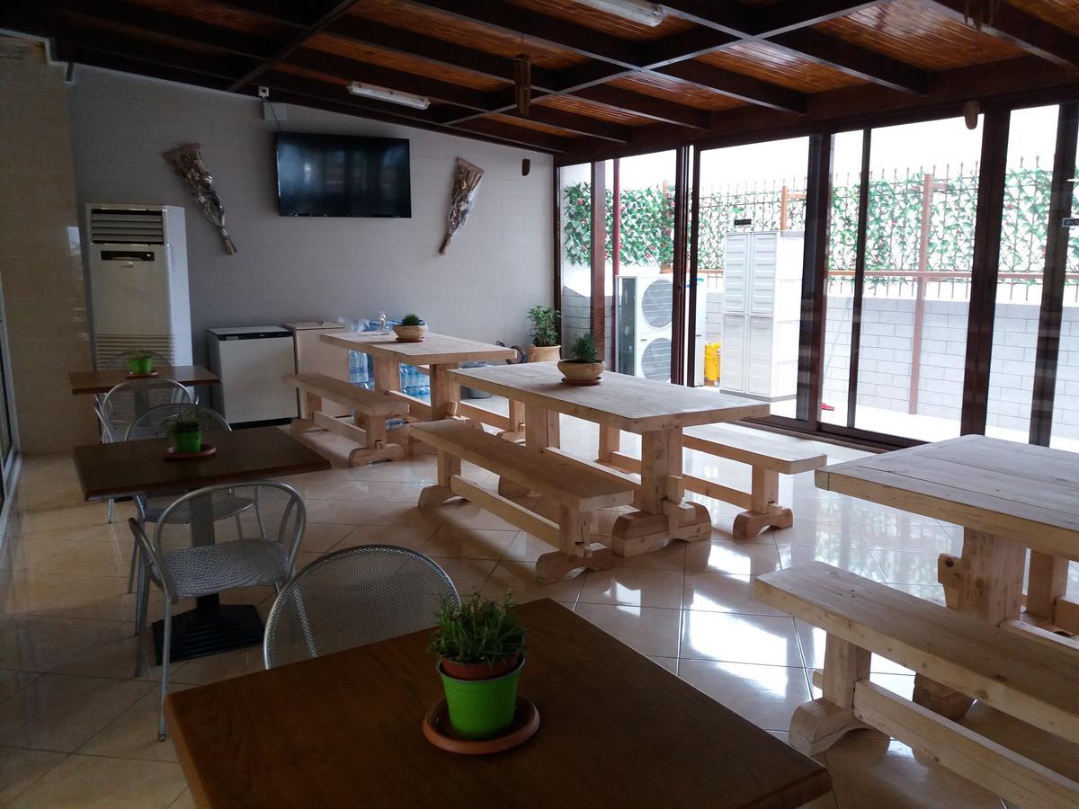 Nikolakakis Rooms Lavrio Exterior photo