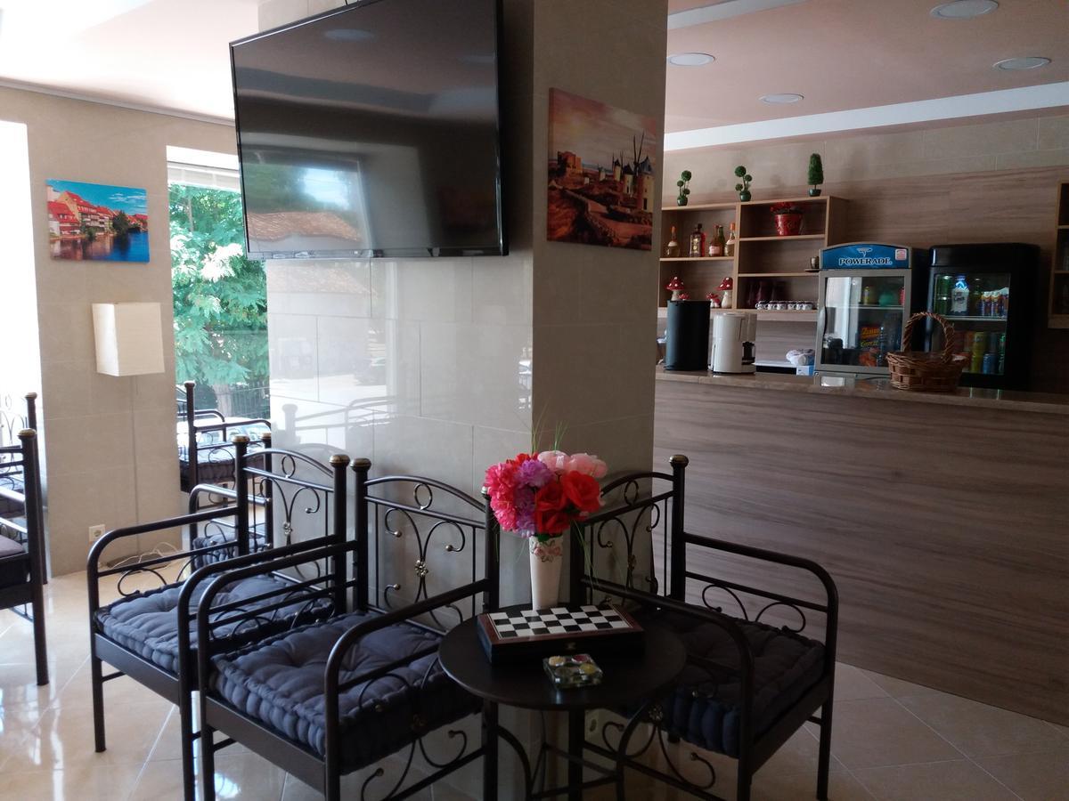Nikolakakis Rooms Lavrio Exterior photo