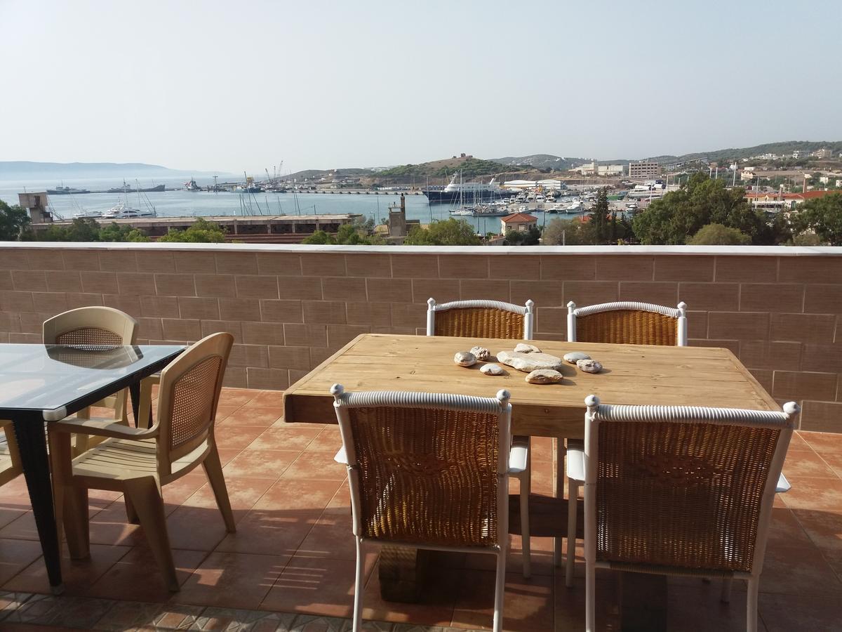 Nikolakakis Rooms Lavrio Exterior photo