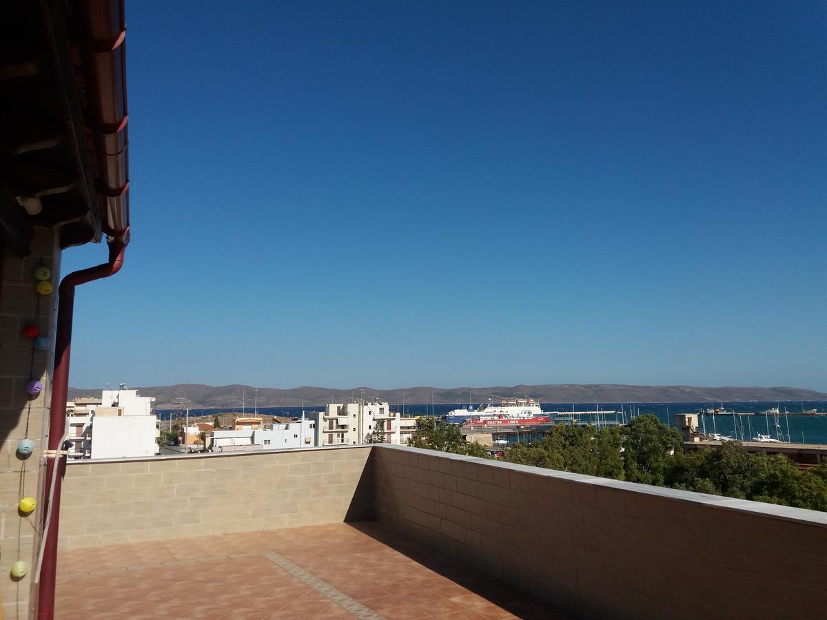 Nikolakakis Rooms Lavrio Exterior photo