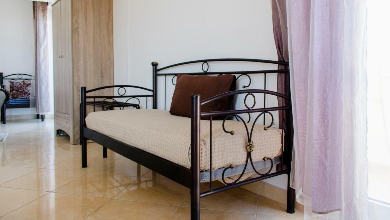 Nikolakakis Rooms Lavrio Exterior photo